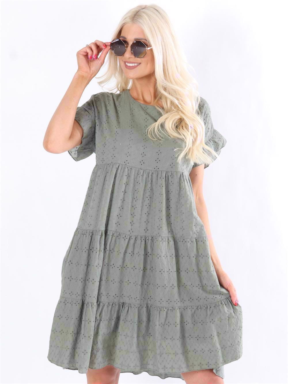 Idania - Sød kjole med broderie anglaise foran